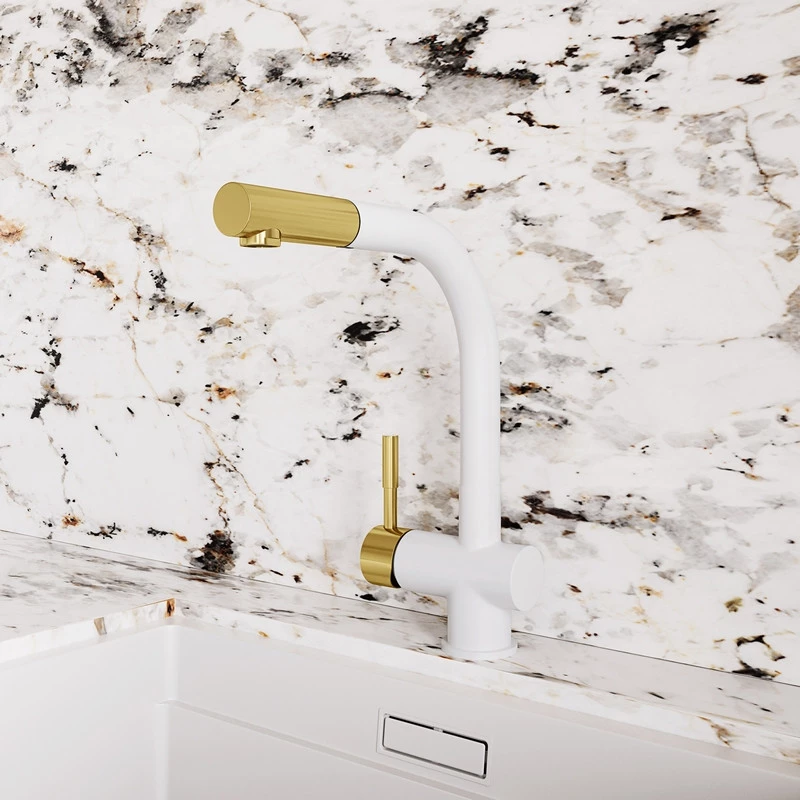 Küchenarmatur GLOBALO Lobio White/Light Gold Mat Ring mit Intio White Seifenspender - Küchenansicht